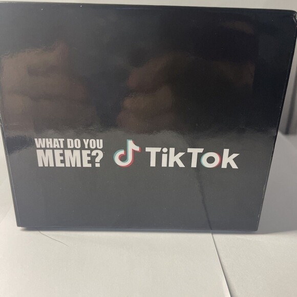 What Do You Meme? Party Card Game Tik Tok Edition TTG418 - Picture 6 of 9